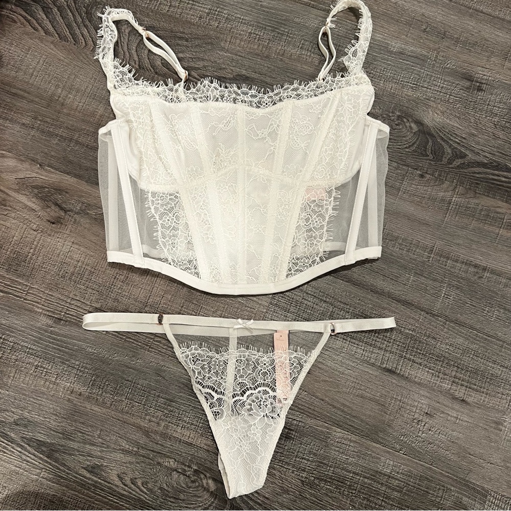 Victoria’ Secret matching lace lingerie set